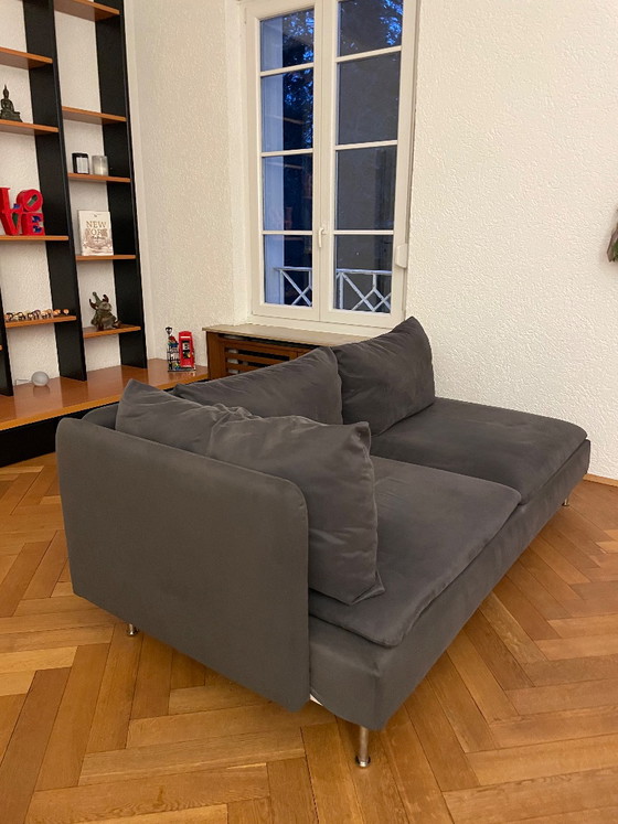 Image 1 of Sofá gris de Ikea de 195 cm con fundas lavables y cojines.