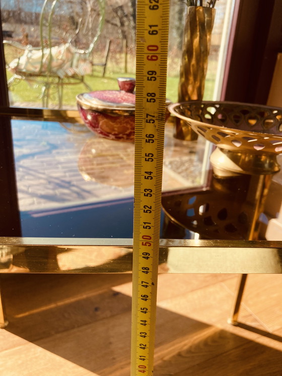 Image 1 of 2 tables d'appoint/tables basses vintage Hollywood Regency en laiton et verre fumé