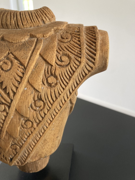 Image 1 of Statuetta in legno intagliato di corazza, altezza 17 cm