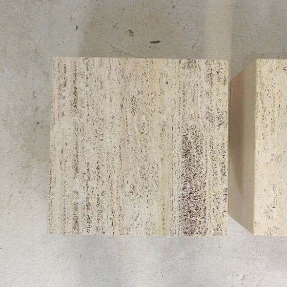 Image 1 of Ensemble de 2 tables basses en travertin, Up and Up, années 1970