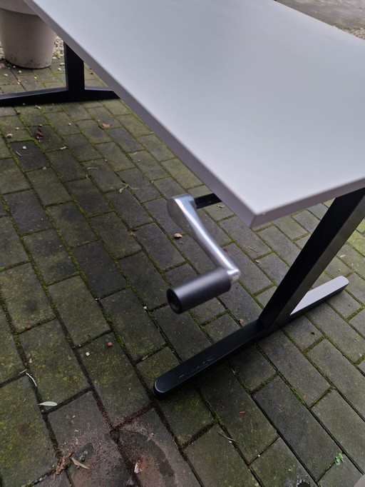 Ergonomische bureautafels in hoogte te verstellen 