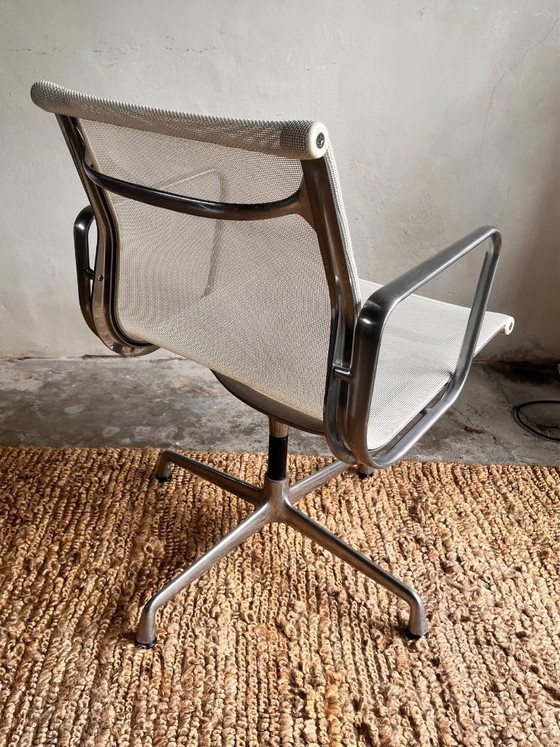 Image 1 of 4 x Vitra Eames EA108 wit Netweave, draaibaar