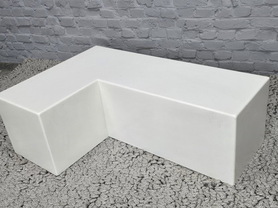 Image 1 of Tavolino laterale a forma di L con rotelle, design italiano di metà secolo, stile Space Age, Italia, anni '80