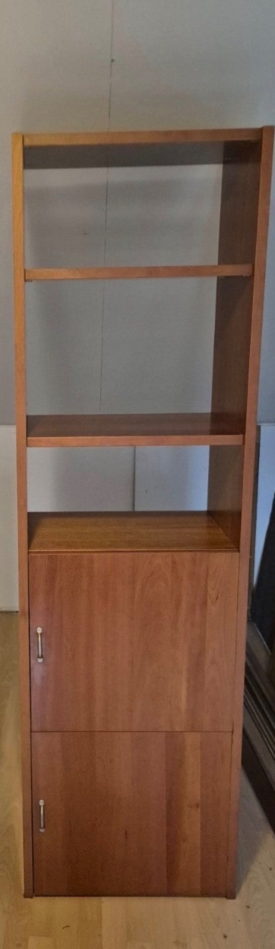 Image 1 of Combinaison élégante de meuble mural modulaire et de bureau – Placage bois chaleureux