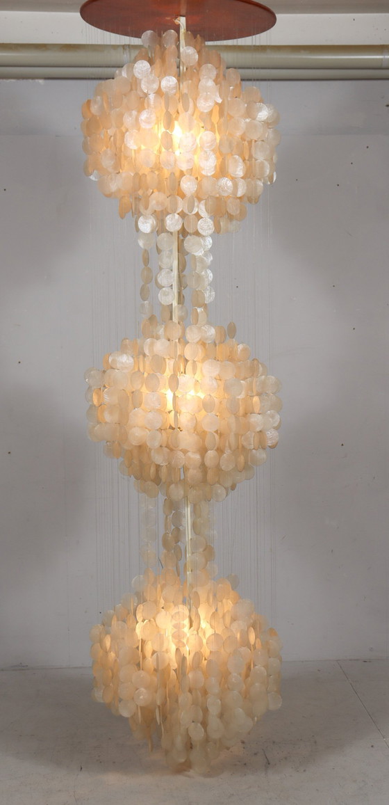 Image 1 of Shell lamp/pearl ceiling lamp of the 80s in the style of Verner Panton