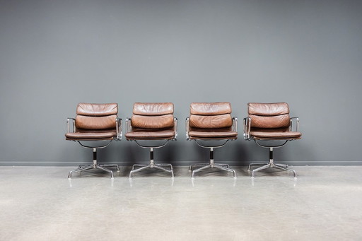 Eames EA208 softpad meeting chair