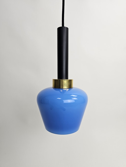 Lampe suspendue design italien par Stilnovo avec verre bleu
