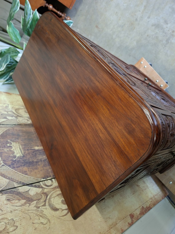 Image 1 of Ancienne armoire de bar, wiskey bar, armoire à vin avec de fines sculptures à la main dim. 90x46cm et 107cm de haut.
