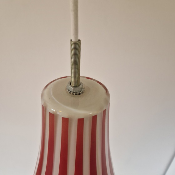 Image 1 of Vintage glazen hanglamp rood wit gestreepte lamp