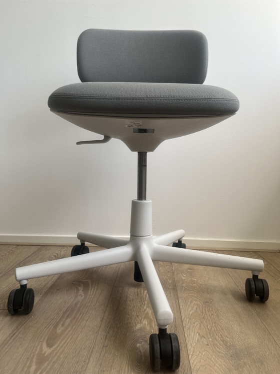 Image 1 of Vitra Rookie - Grijs