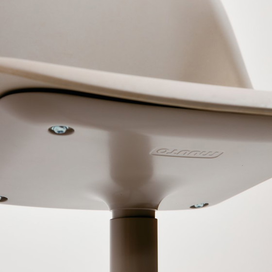 Image 1 of MK10515 Silla lateral de fibra de Iskos-Berlin para Muuto