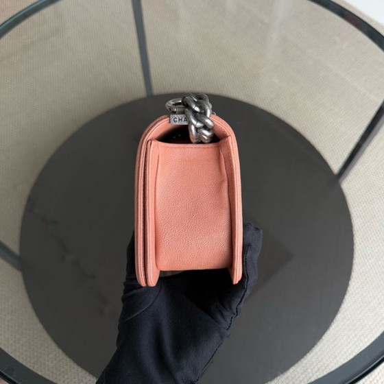 Image 1 of Borsa Chanel Boy Small - Caviar 20 cm trapuntata rosa cipria con finiture in argento rutenio Serie 27