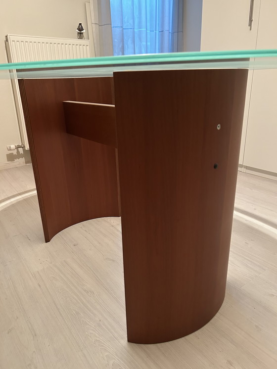 Image 1 of Table ovale - veuillez répondre rapidement