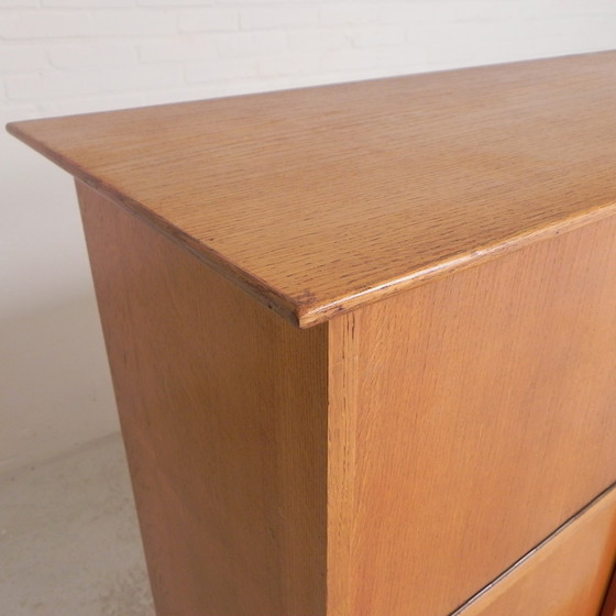 Image 1 of Secretaire met schuifdeuren op ranke poten, jaren 50