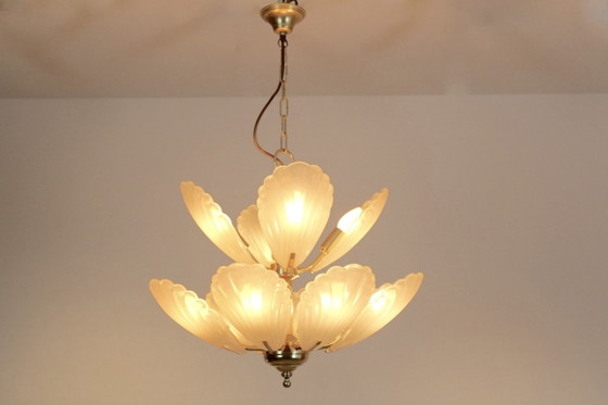 Lampadario francese in ottone con conchiglie in vetro di Murano (foto 3 di 10)