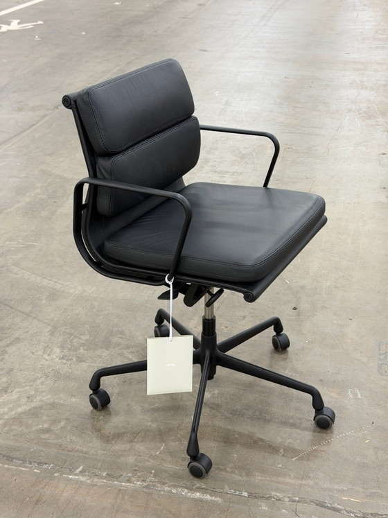 Vitra EA 217 Soft Pad Chair – Fauteuils, Leer (photo 9 of 13)