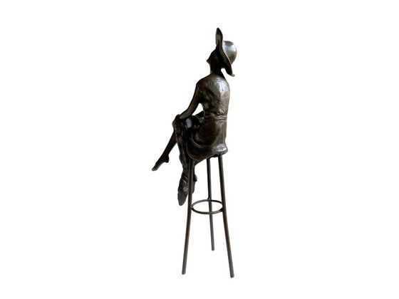 Image 1 of Elegante Bronzeskulptur Frau mit Hut