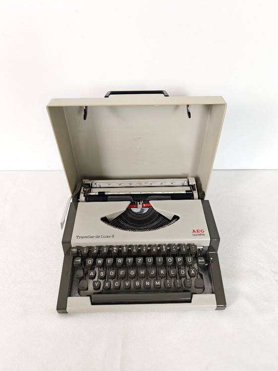 Image 1 of Machine à écrire AEG Olympia Traveller de Luxe S
