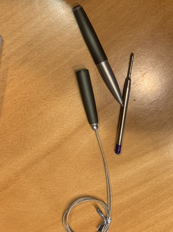 Image 1 of Balpen aan koord