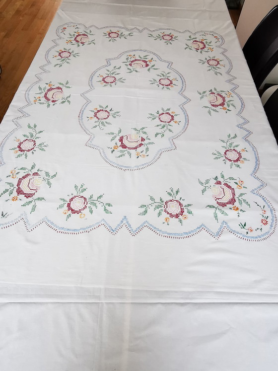 Image 1 of 1950, Mantel bordado a mano