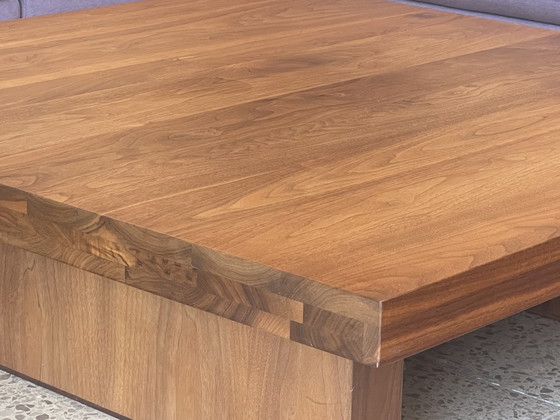 Image 1 of Couchtisch Sapura Nussbaum massiv