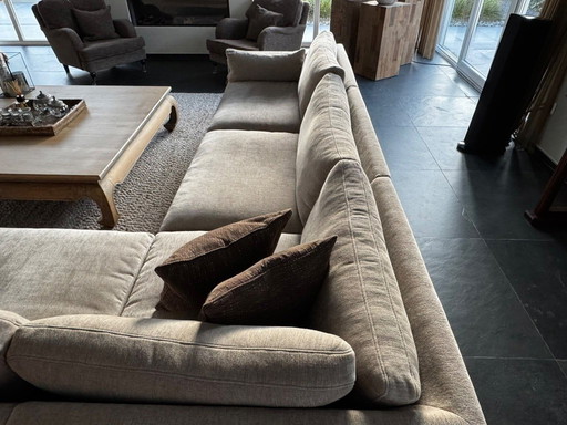 Amplio sofá de esquina