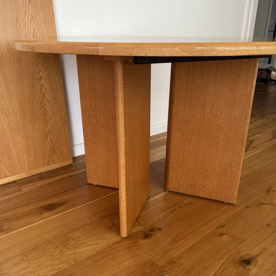 Image 1 of Solid oak extendable round dining table 115cm
