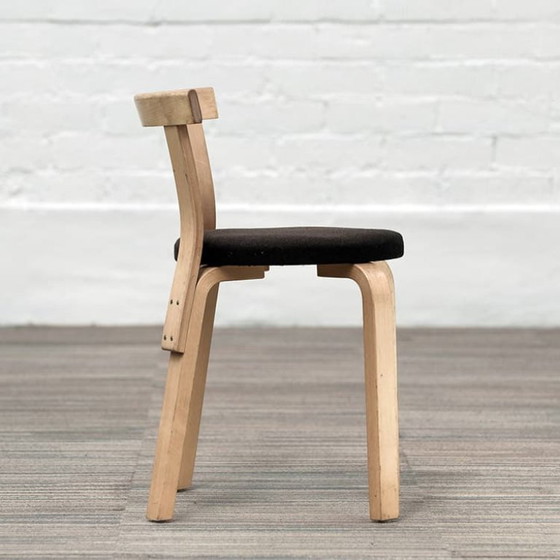 Image 1 of Silla de comedor apilable Artek 68