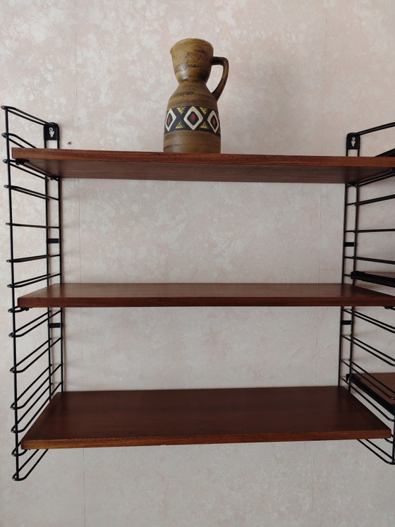 Image 1 of Étagère d'angle Tomado Holland d'origine – Placage teck – État impeccable (modèle années 60)

