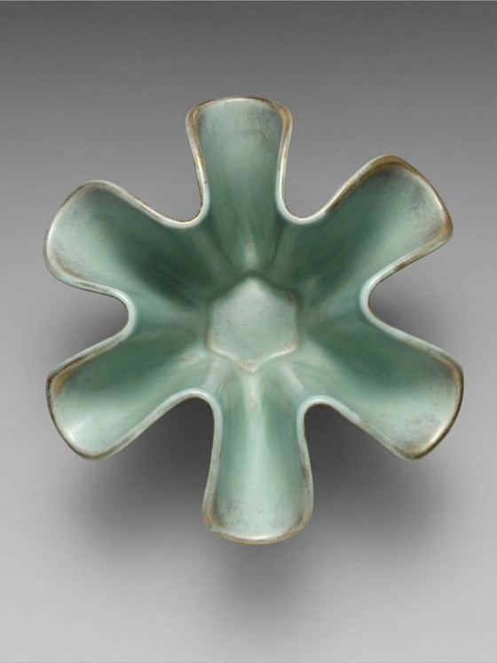 Image 1 of Keramische vaas van B. Letalle Saint-Clément – ​​model 9005 – celadongroen – sculpturaal ontwerp – jaren 1950/60 – 23 cm