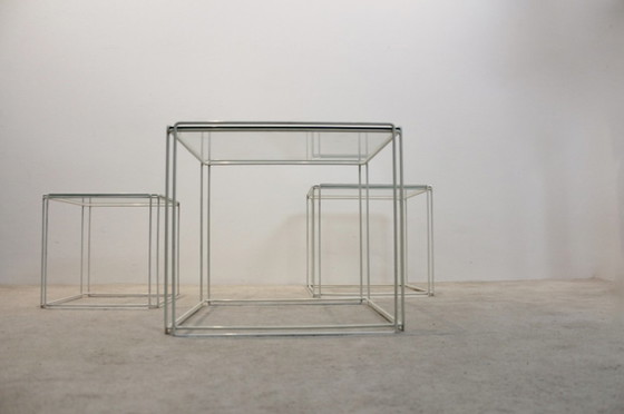 Tables gigognes Isocele graphiques de Max Sauze pour Atrow, Tables d'appoint, polished steel, Verre, Blanc (photo 9 sur 9)