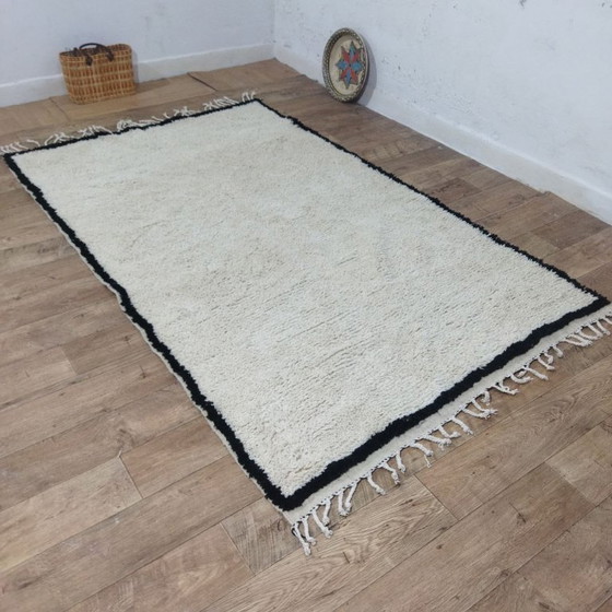 Image 1 of Minimal Berber Rug – Minimalist Berber Carpet | Moroccan Wool Rug | 245 × 150 cm