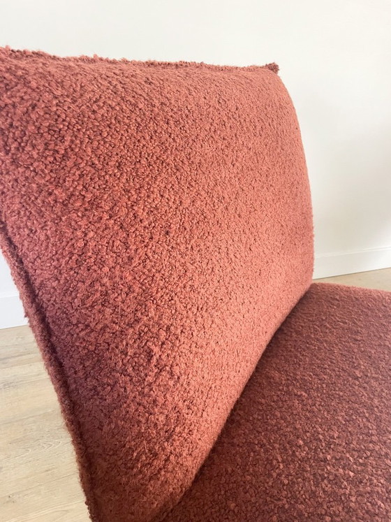 Neu gepolsterter Loungesessel | Bouclé Grupo Lamadrid | Terrakotta – Cozi Caza, Metal (photo 7 of 7)