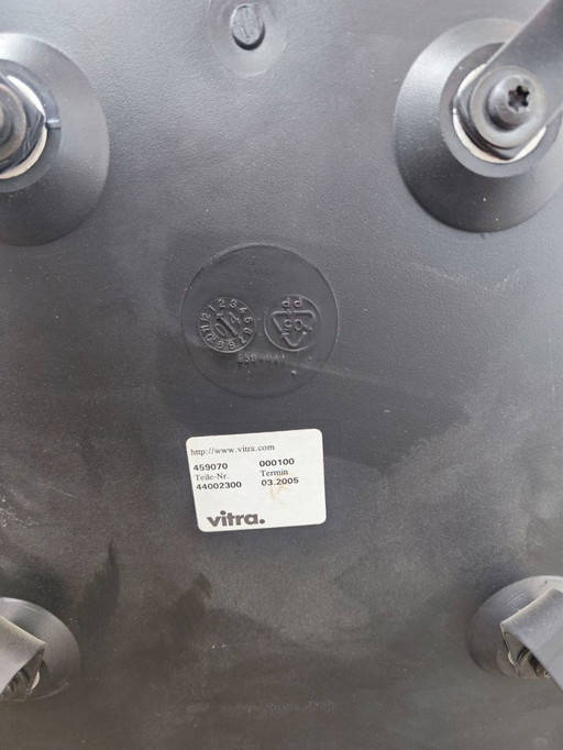 Vitra – Eames Plastic Side Chair DSW, kleur zwart