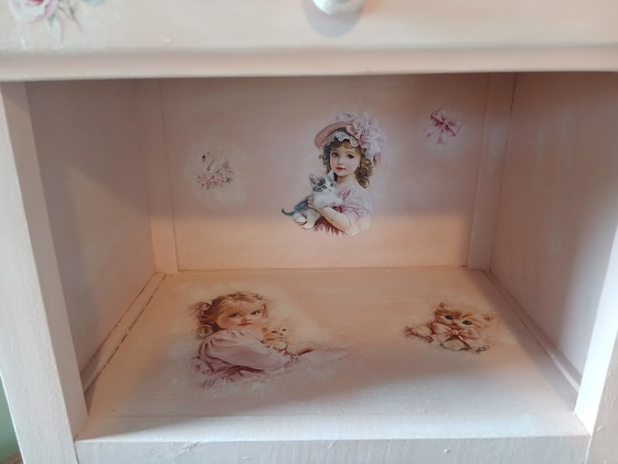 Image 1 of Table de nuit enfant relooke