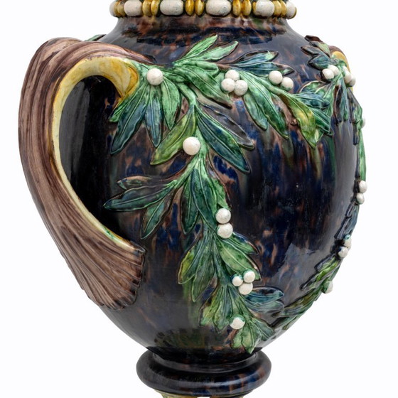 Image 1 of Grande vaso rinascimentale in maiolica francese del XIX secolo con vischio, 1880