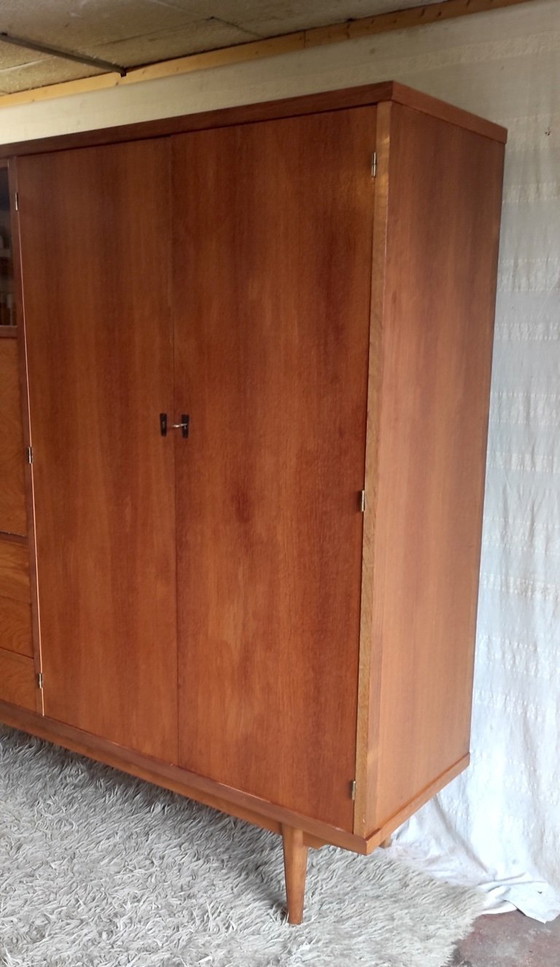 Image 1 of Kleiderschrank aus Massivholz und Eichenfurnier – Mitte des 20. Jahrhunderts