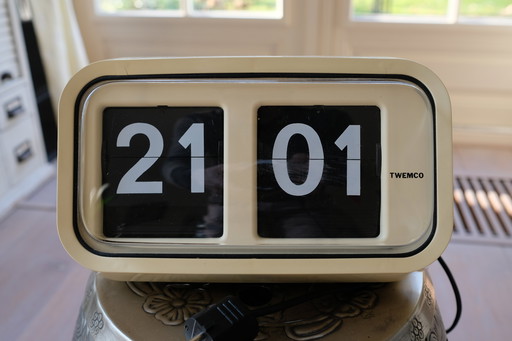 Originele Twemco Flip Clock – Model T-54 (ca. 1976–1985) Iconische elektromechanische designklok – volledig origineel