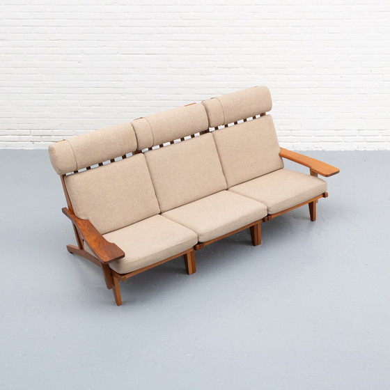 Image 1 of Divano a tre posti Hans Wegner GE-375/3