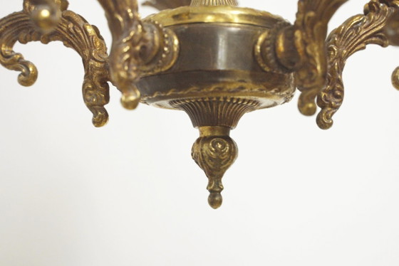 Image 1 of Vintage Franse messing kroonluchter, antieke plafondlamp in rococo-revival Louis XV-stijl met 5 armen en gezichtsmotieven.