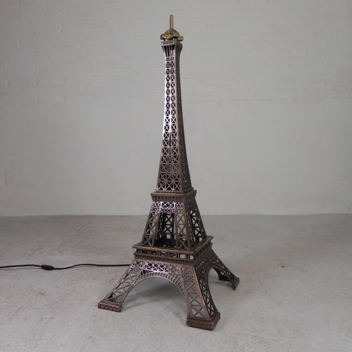 Gran Torre Eiffel de bronce de 110 cm de altura con luces, década de 1970