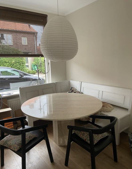Image 1 of Mesa de comedor redonda de travertino Ø140 cm, diseño de piedra natural Japandi