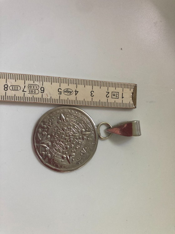Image 1 of Ciondolo con calendario azteco, in argento sterling.