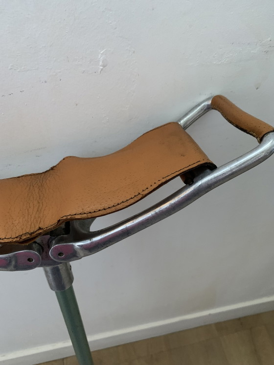 Sedile a Bastone Vintage in Alluminio Cromato, Pelle Patinata – Oggetti decorativi, Aluminium, Leather (photo 3 of 14)