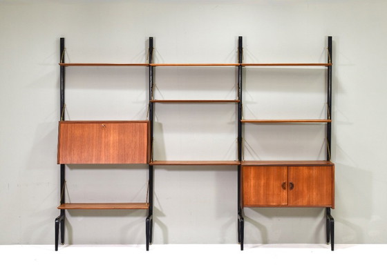 Louis Van Teeffelen Wandregal aus Teak und Messing für WEBE, Niederlande – um 1950 – Wandschrank, Wood (photo 3 of 10)