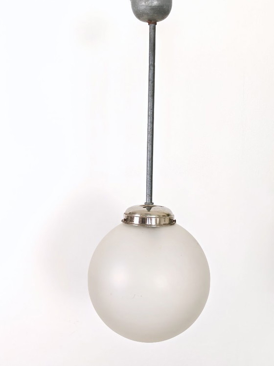 Image 1 of Hanglamp in Bauhaus-stijl uit het midden van de 20e eeuw / Vintage industriële schoollamp / Minimalistische bol van mat glas