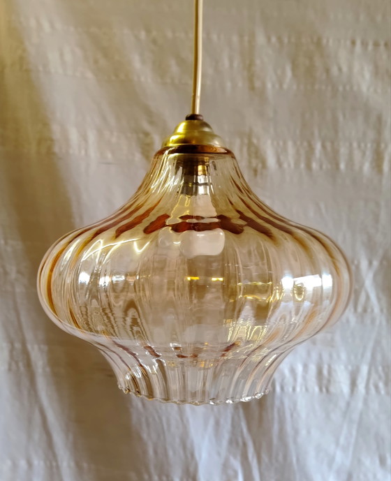Lampada a sospensione di design anni '70 in vetro ambrato – Lampade a sospensione (photo 2 of 8)
