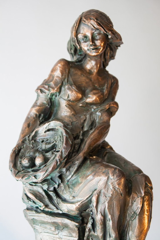 Image 1 of Beeld van een vrouw. Vrouwensculptuur. Sculptuur van Pau Marcell. Vrouwensculptuur. Verzamelobject. Decoratief object.