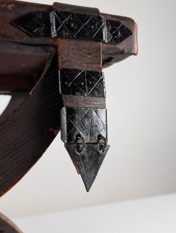 Image 1 of Sgabello curule coloniale spagnolo in pelle e ferro battuto, Messico, anni '40