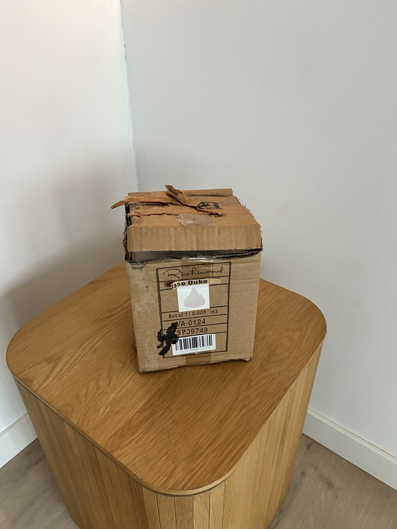 Image 1 of Richmond vase Duke